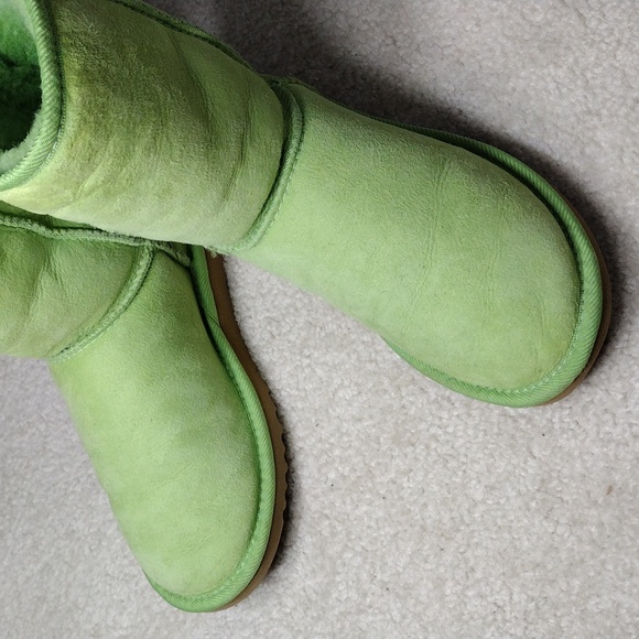 UGG women's lime green suede ankle boots. In great condition. Size 6 - Picture 11 of 12
